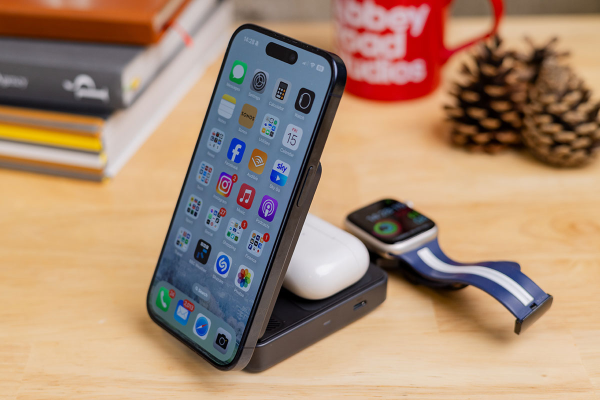 Anker MagGo Wireless Charging Station (Foldable 3-in-1) – Best overall travel MagSafe charger