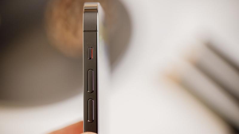 iPhone 12 Pro review: Edge view