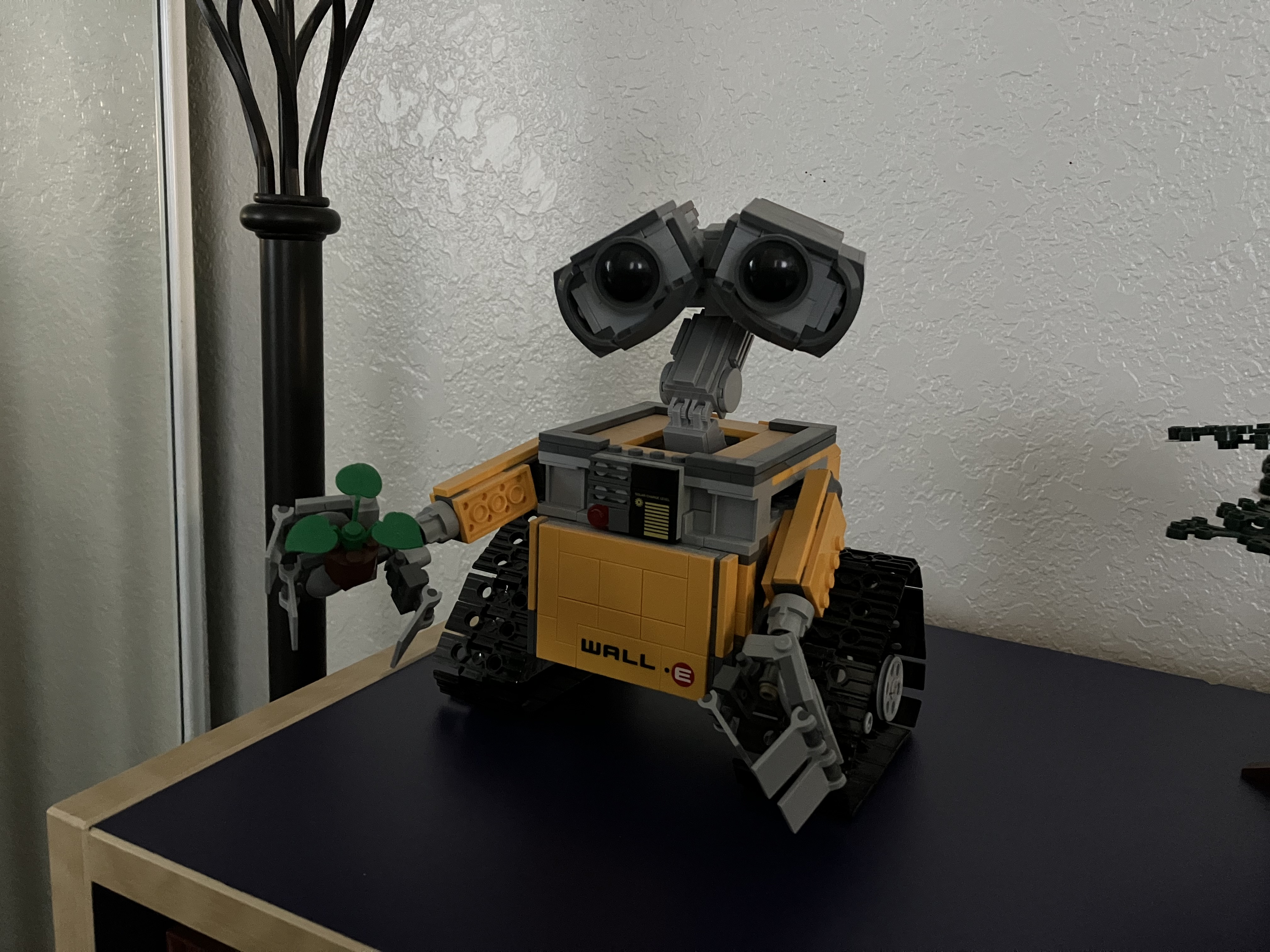 iPhone SE 2022 Wall-E