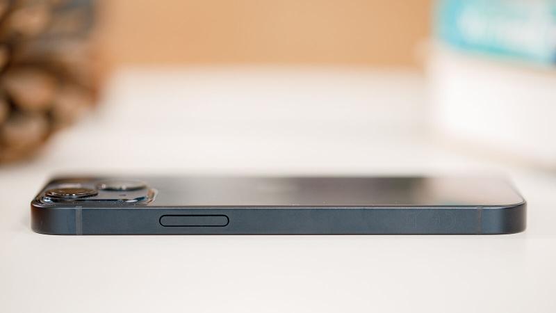 iPhone 13 mini review: Side on