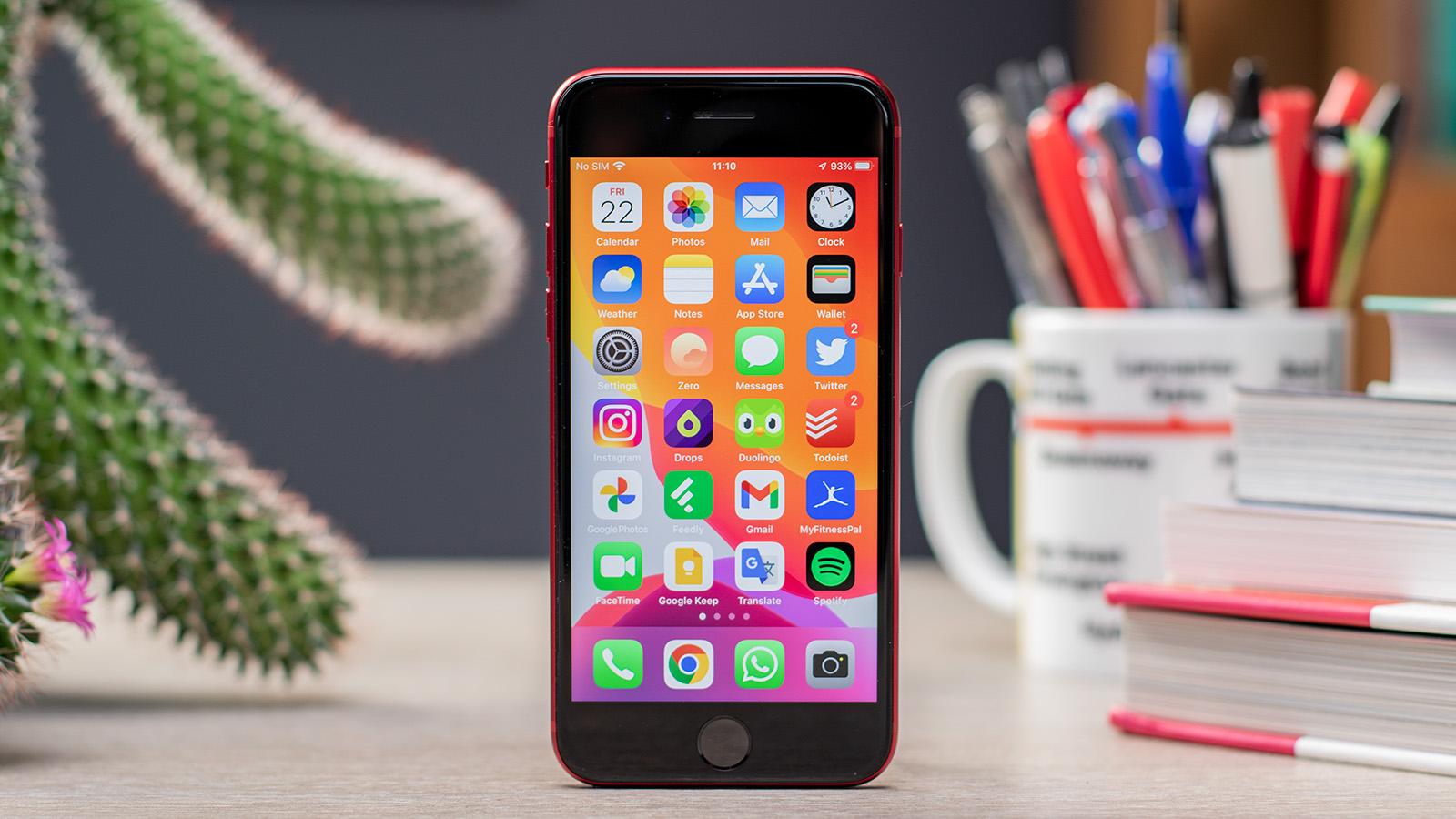 Apple iPhone SE (2022) - The smallest iPhone and it has a Home button