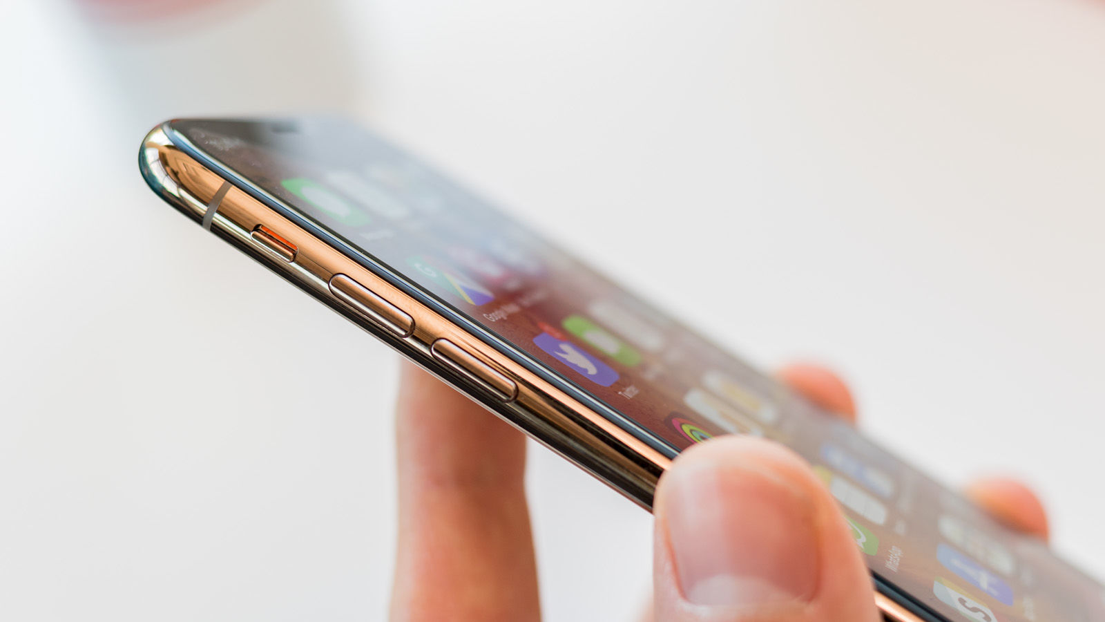 iPhone XS review: Gold colour finish