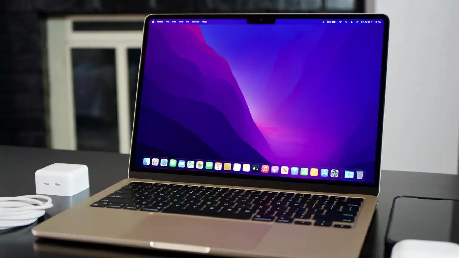 Apple 13-inch MacBook Air (M2, 2022)